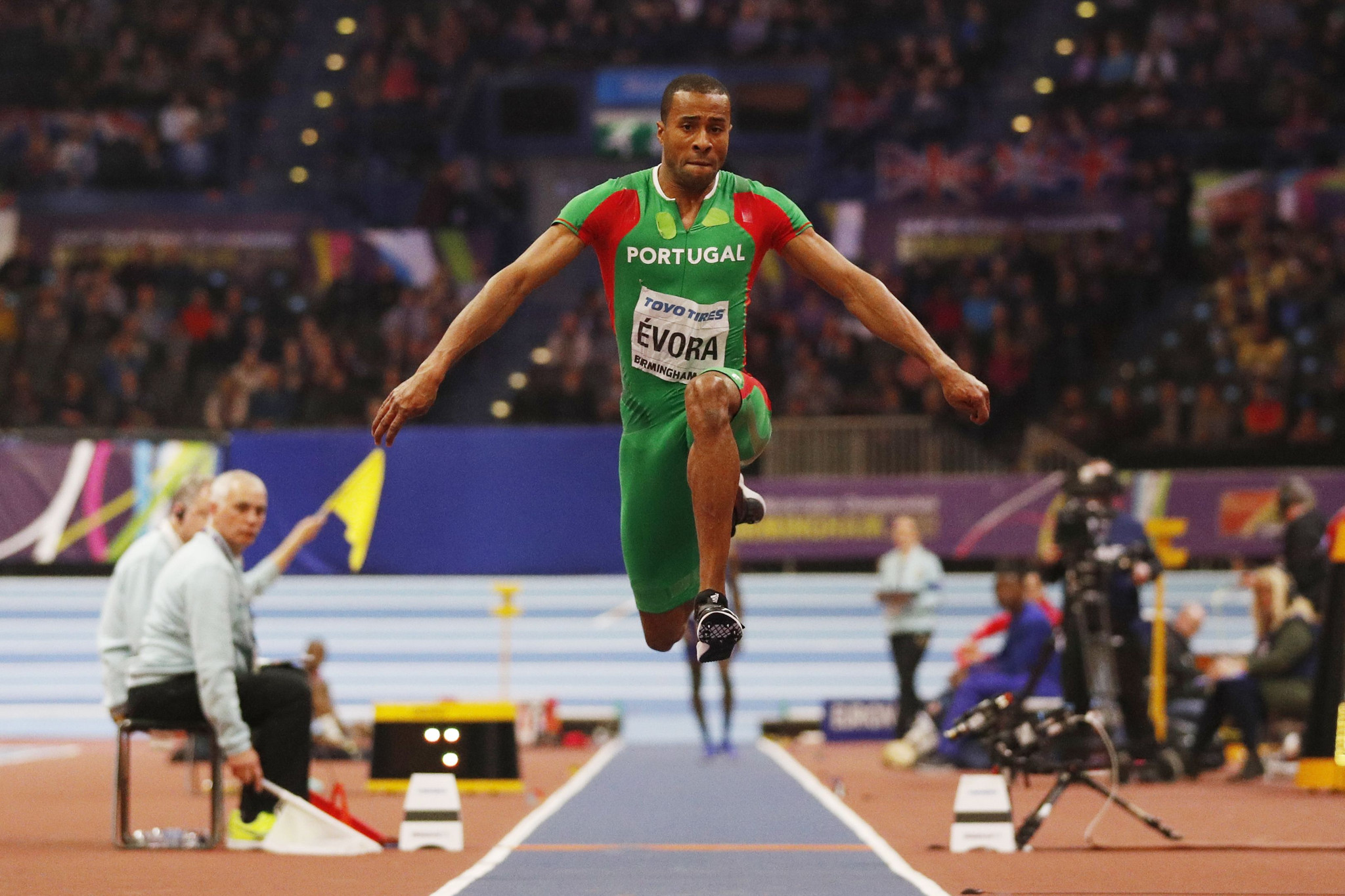 Visão Nelson Évora voa e conquista medalha de bronze no triplo salto