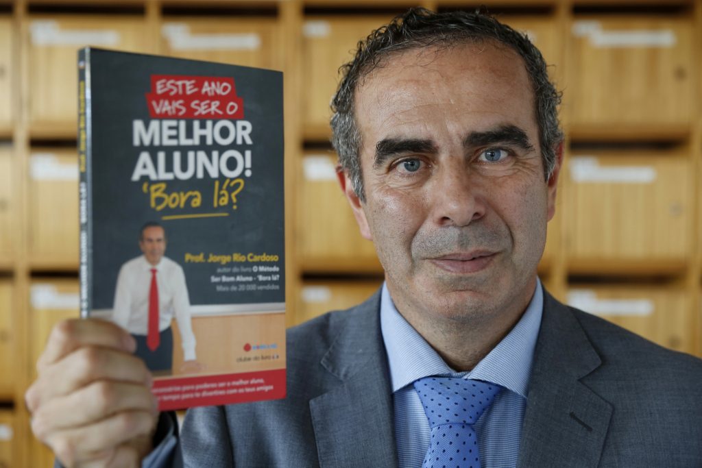 "Nenhuma criança consegue ter sucesso escolar se a sua vida for só escola e estudo"
