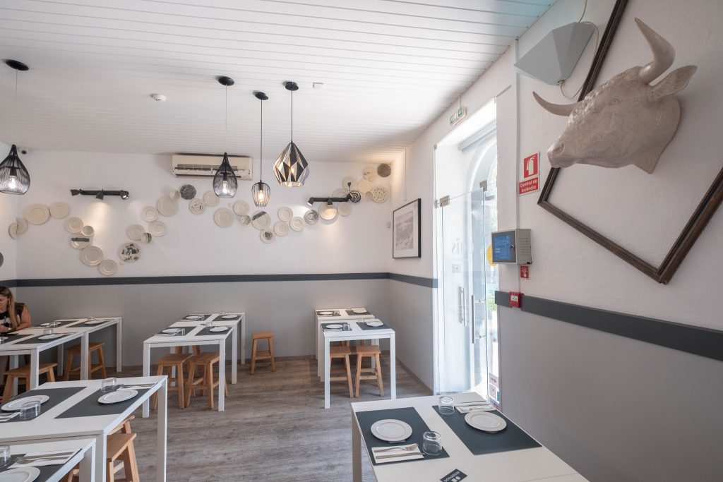 No Dois Petiscos, em Santarém, serve-se comida simples e muito boa