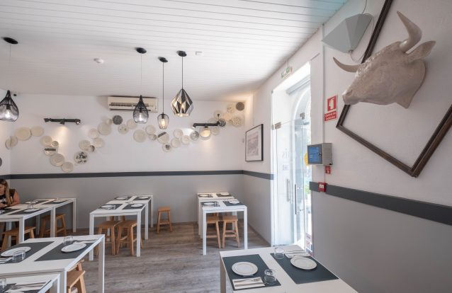 No Dois Petiscos, em Santarém, serve-se comida simples e muito boa