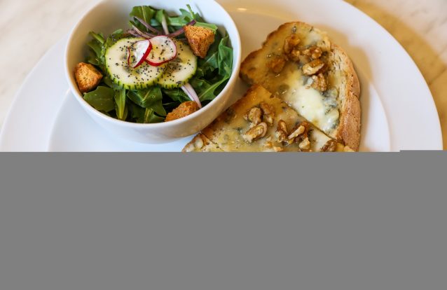 No Le Brunch Parisien, no Porto, come-se à grande e à francesa