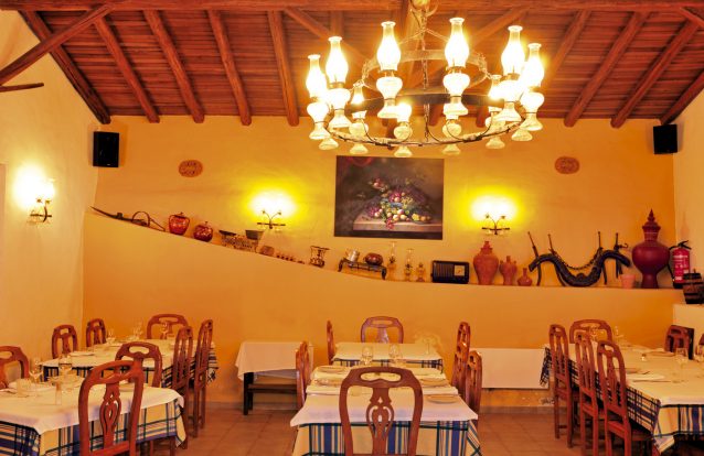 No restaurante Eira do Mel, em Vila do Bispo, serve-se o Algarve à mesa