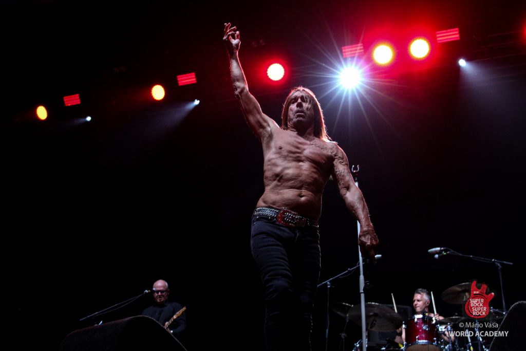 Noite de Santo Iggy Pop e as atualidades dos Massive Attack