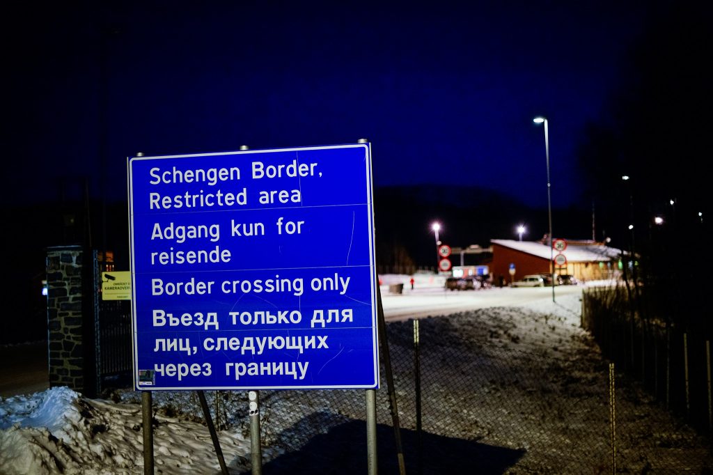 Noruega vai construir vedação na fronteira com a Rússia para impedir entrada de refugiados