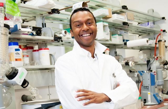 Novos medicamentos, mais fáceis de produzir e mais ajustados às necessidades dos doentes valem Nobel austríaco a cientista português