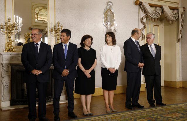 Novos ministros tomaram posse e Marcelo guardou um abraço para Constança