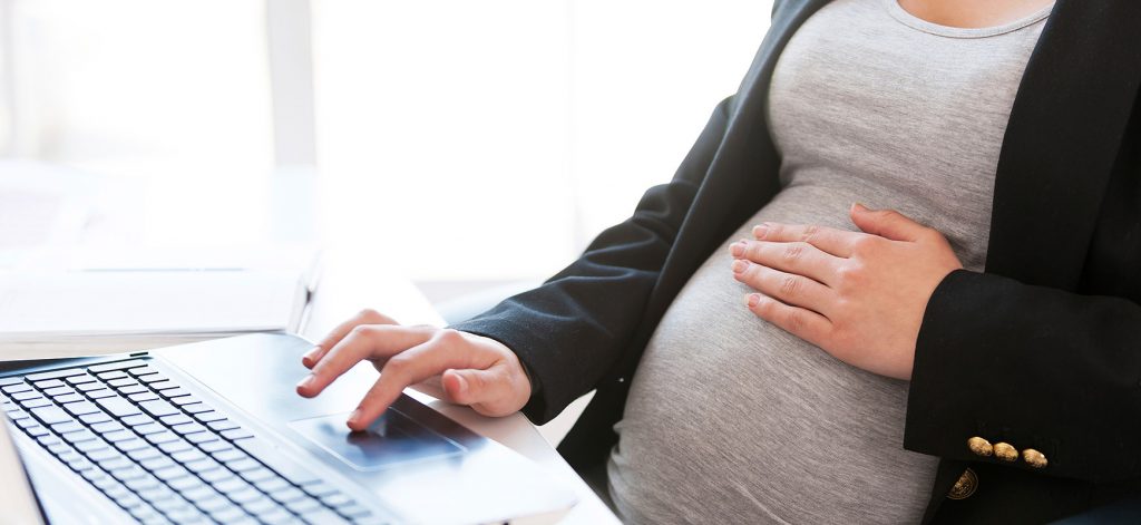 Número de mulheres grávidas forçadas a deixar o emprego duplicou