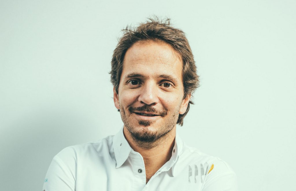 "O chefe tem de ter competência para cortar um bife, liderar uma equipa, gerir um frigorífico e pouco mais"