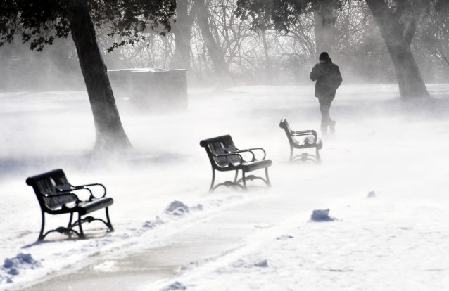 O frio polar dos EUA e a neve na China e Reino Unido em 30 imagens de bater o dente