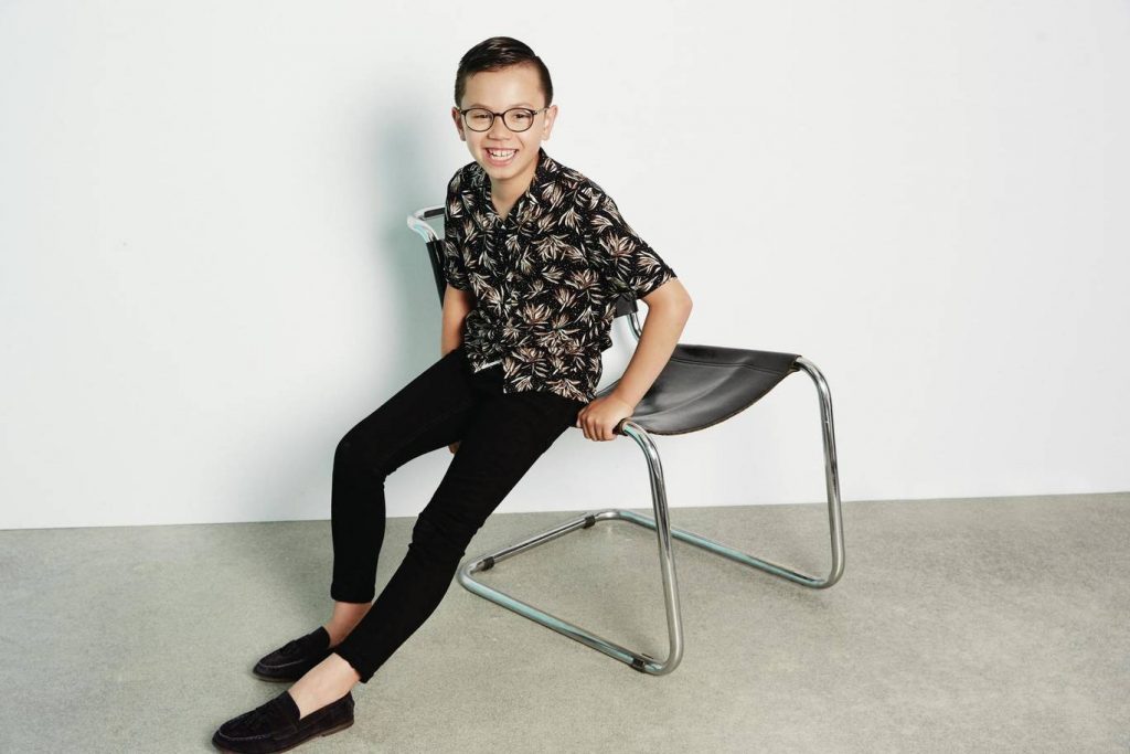 O menino autista que foi proibido de participar nos teatros da escola e que agora é modelo da H&M