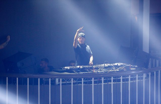 O momento em que os sinos de igreja holandesa tocaram Avicii