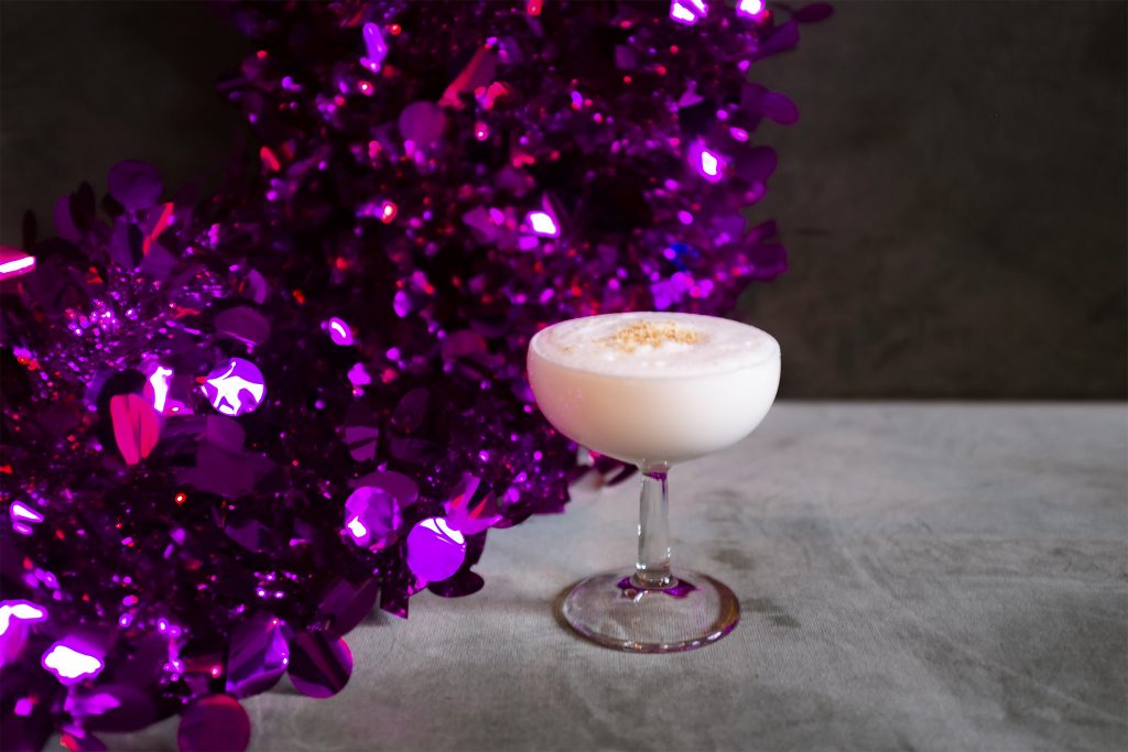 O Natal Psicadélico de Constança Cordeiro no bar Toca da Raposa, em Lisboa