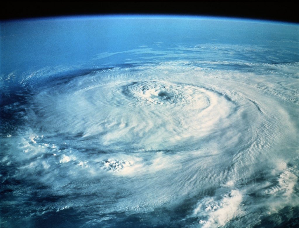 O que acontece quando um furacão se encontra com um sismo