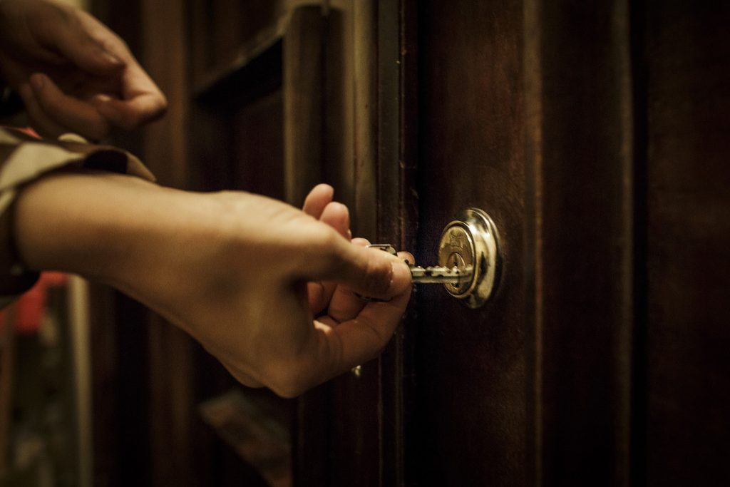 O que está por detrás da porta?
