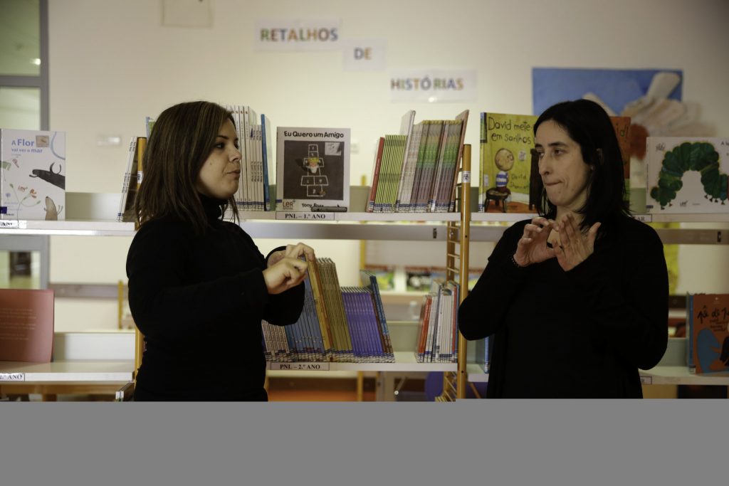 O que faz uma professora de Língua Gestual Portuguesa?