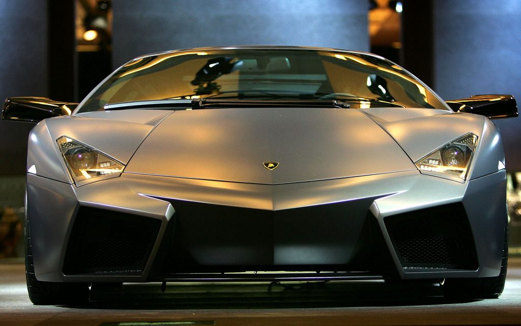 Oficina brasileira acusada de falsificar Lamborghinis e Ferraris