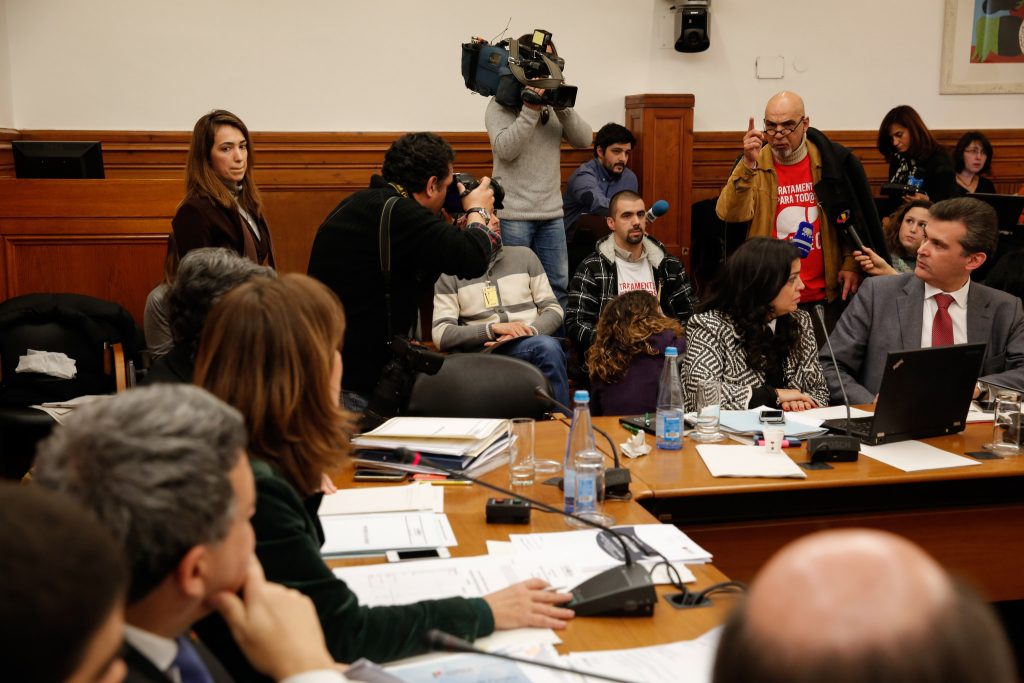 Os bastidores da polémica história da hepatite C