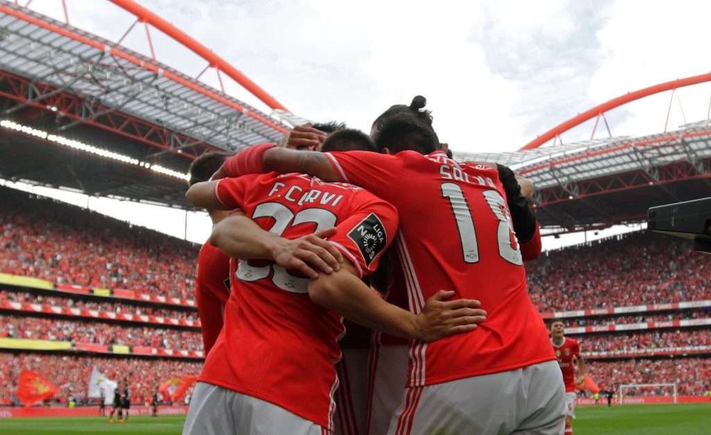 Os ministros, secretários de Estado e deputados que pediram bilhetes para os jogos do Benfica