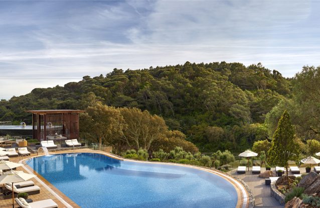 Os mistérios da Estrada da Lagoa Azul, que vai dar ao Penha Longa Resort