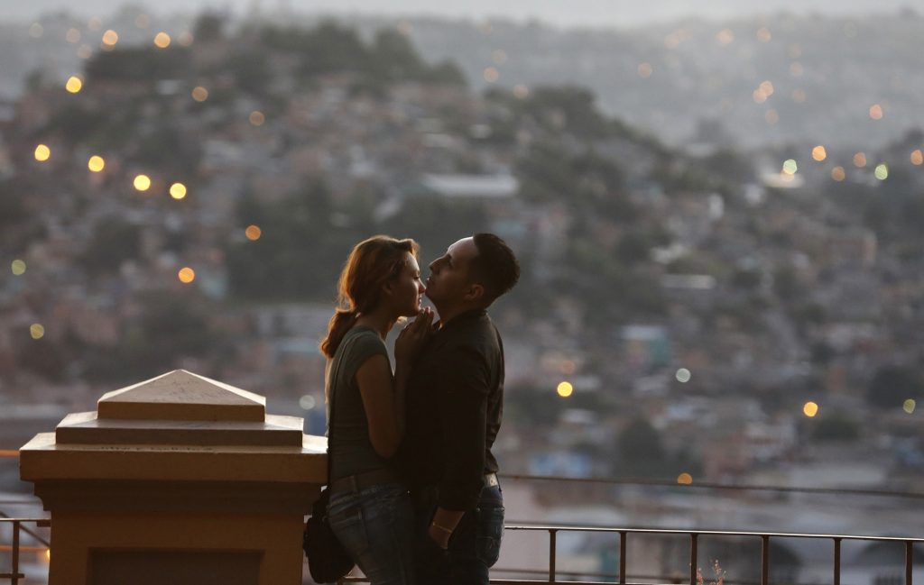 Pagaria a um estranho para acabar a relação por si? É que já há uma loja para isso