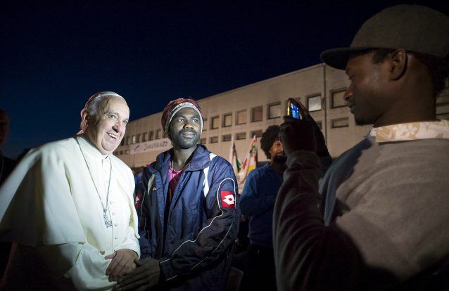 Papa estará na ilha grega de Lesbos no sábado
