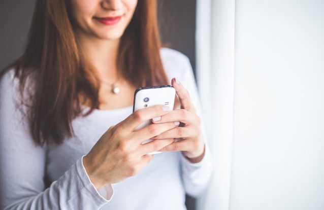 Papéis tradicionais de género mantêm-se nos encontros online