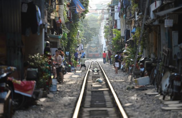 Páre, escute e olhe ou como um comboio põe todos em sentido