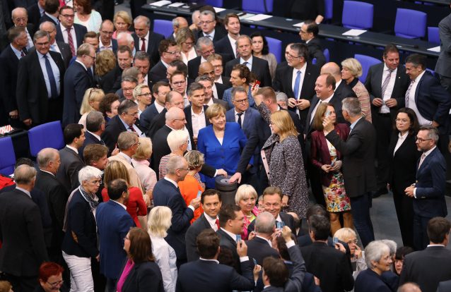 Parlamento alemão aprova legalização de casamento homossexual, Merkel votou contra