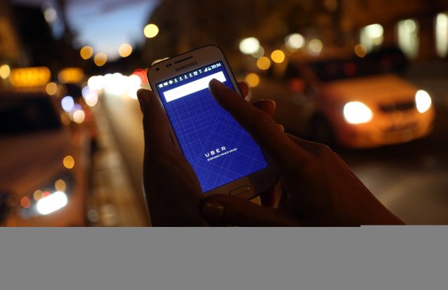 Parlamento aprova lei que vai regular plataformas como a Uber e a Cabify