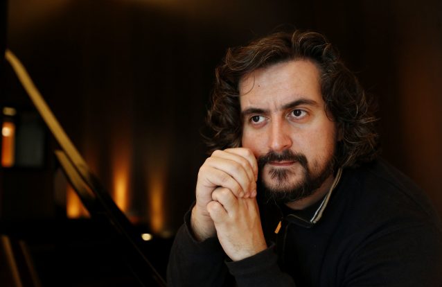 Pedro da Silva Martins, a cabeça dele está cheia de canções