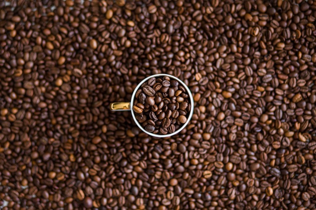 Pelo menos três cafés por dia podem reduzir até 70% risco de doenças fatais do fígado