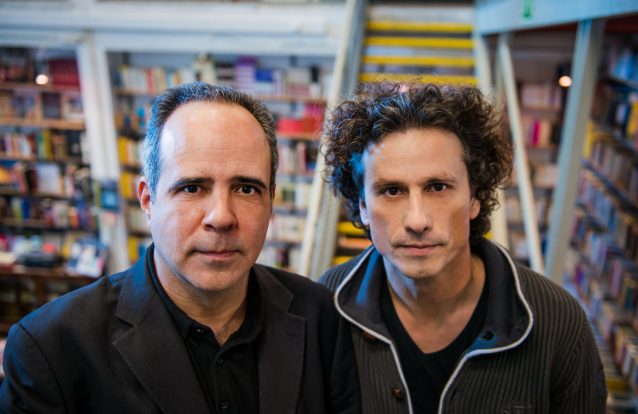 Poesia à solta nos cafés e nas fábricas