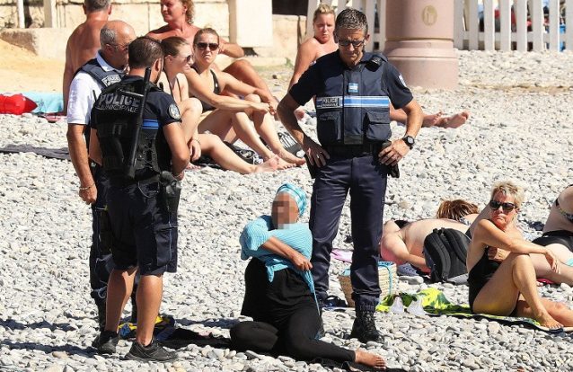 Polémica do burkini: Governador francês ameaça processar utilizadores de redes sociais