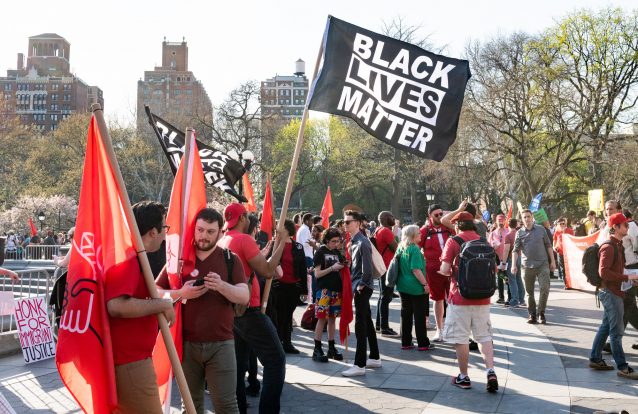Polícia americana está contra a leitura de dois livros sobre a brutalidade dos agentes