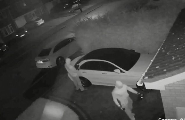 Polícia britânica alerta para nova forma de roubar carros e mostra vídeo inédito