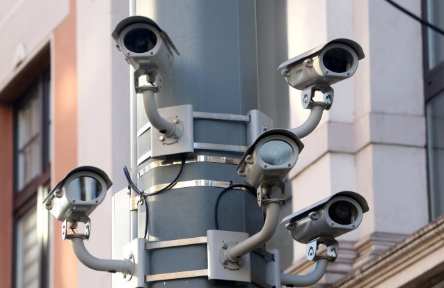 Polícia de Londres está "completamente confortável" com uso de tecnologia de reconhecimento facial... que erra 98% das vezes