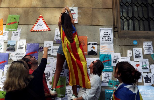 Polícia espanhola bloqueia mais de 140 páginas da internet de apoio a referendo na Catalunha