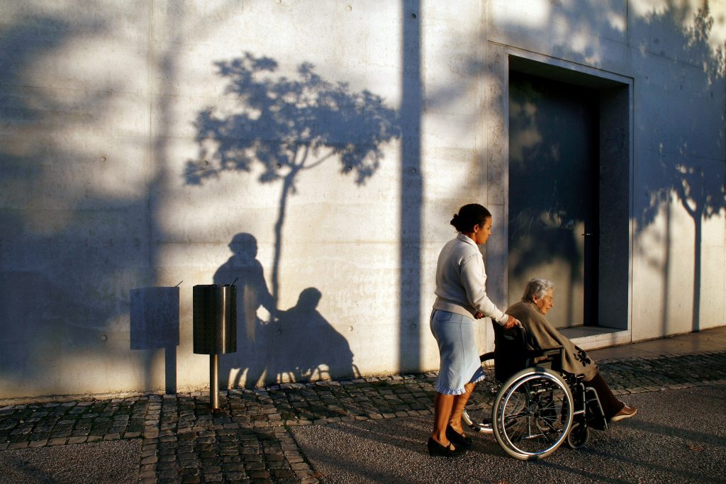 Por Um Bairro Melhor no terreno para abrir caminhos