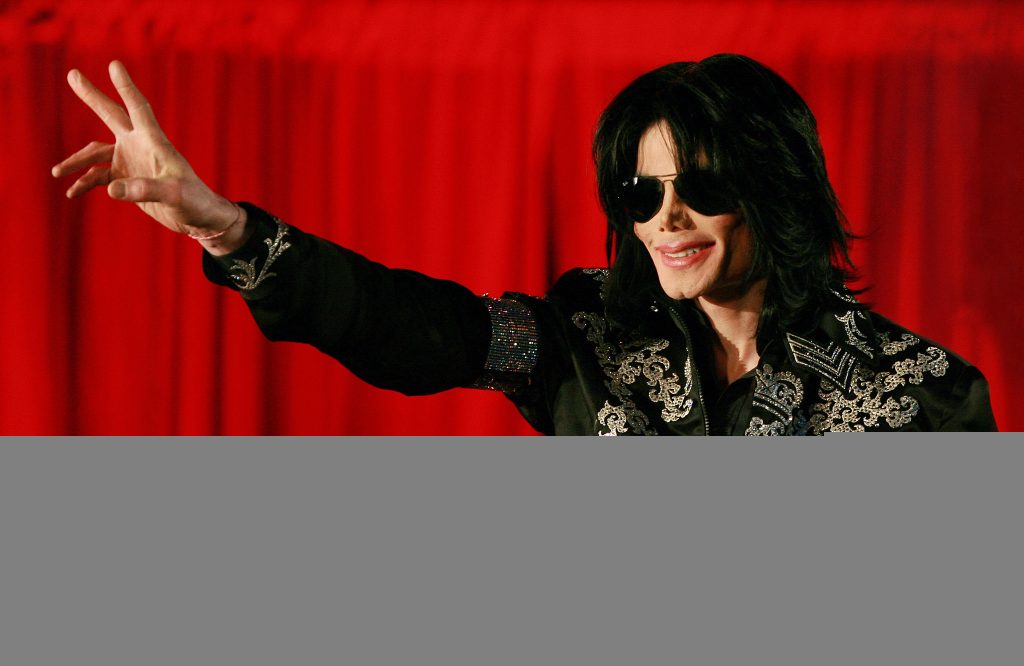 Pornografia infantil escondida na casa de Michael Jackson