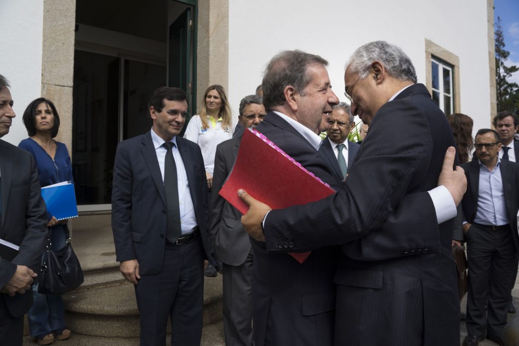 PS segura presidente da Câmara de Pedrógão Grande: "Estamos com Valdemar Alves!"