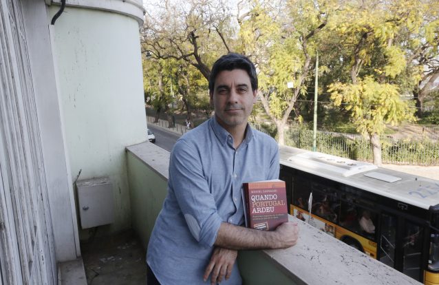 'Quando Portugal Ardeu', de Miguel Carvalho: O 'lado B' da Revolução
