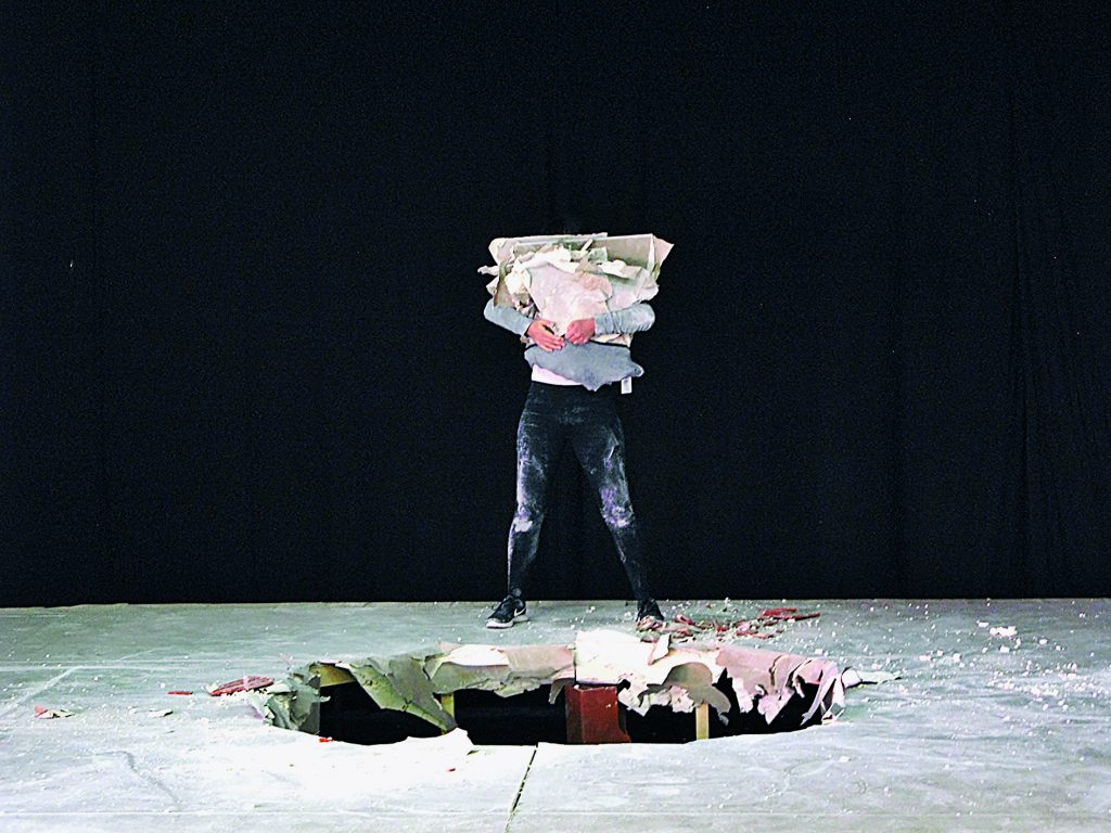 "Quarta-Feira: O Tempo das Cerejas", uma viagem entre os anos 70 e 2041 no Teatro Maria Matos