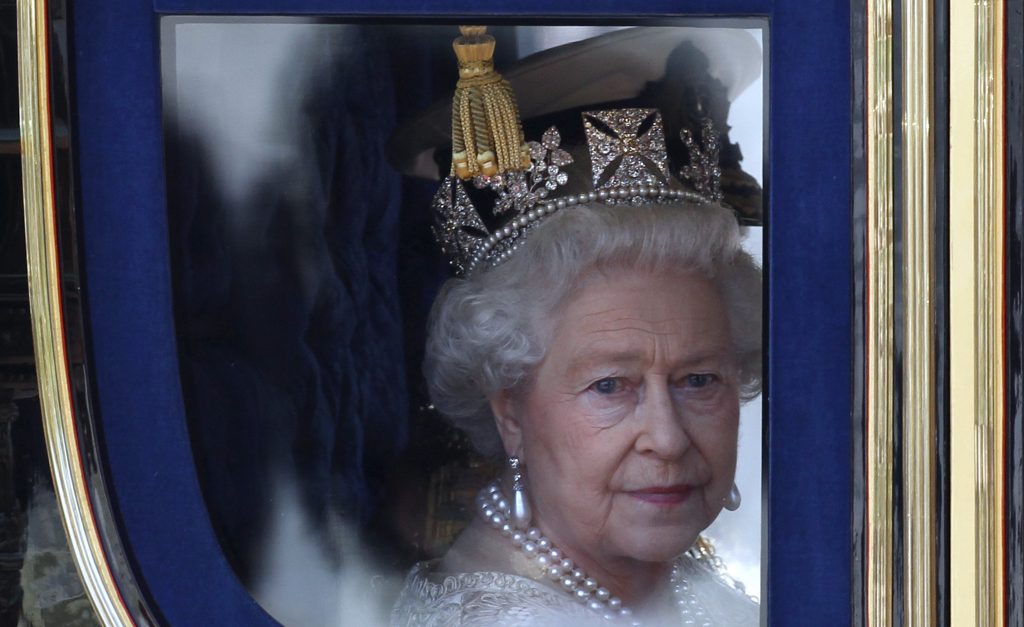 Rainha Isabel II: Bolo de vencedora de concurso televisivo e muita discrição