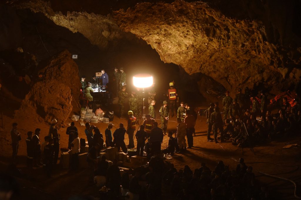 Rapazes resgatados da gruta na Tailândia foram sedados com ketamina
