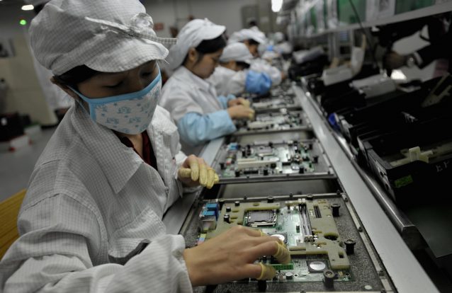 Relatório denuncia violações dos direitos dos trabalhadores em fábrica da Amazon na China