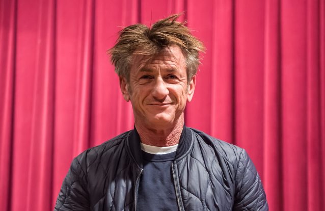 "Repelente e estúpido": as impiedosas críticas ao romance de Sean Penn