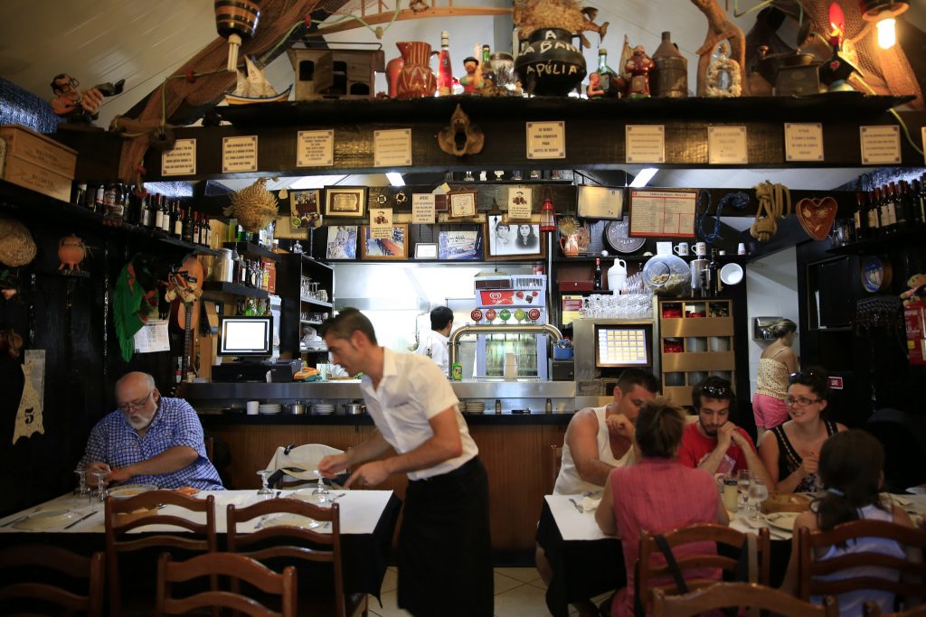 Restaurante A Cabana: Mesa rica de peixes e mariscos
