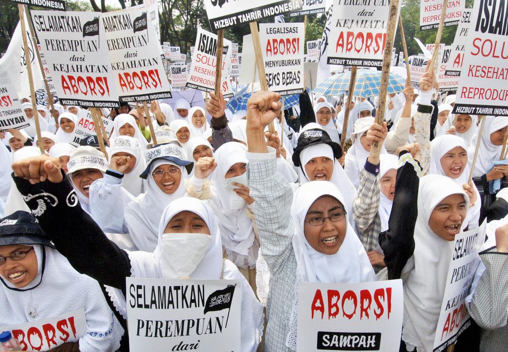 Retiradas acusações contra jovem que abortou após violação na Indonésia