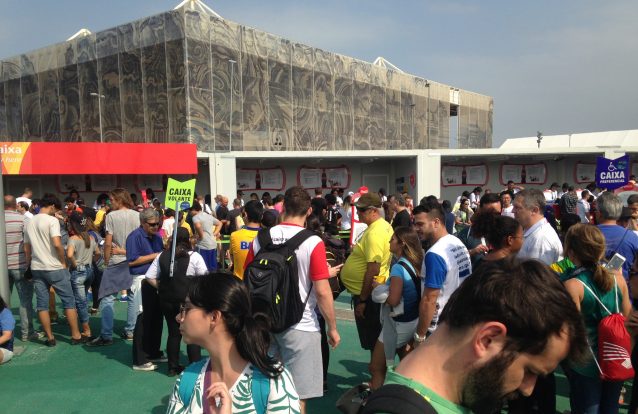 Rio 2016 tem uma prova só para espectadores: tentar comer no Parque Olímpico