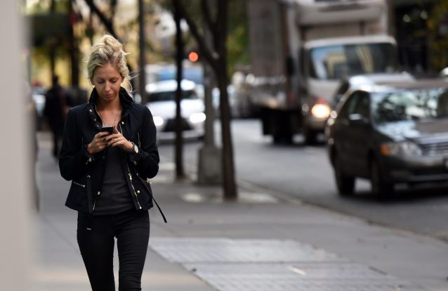 Roaming: Queixas de operadoras levam Comissão Europeia a recuar